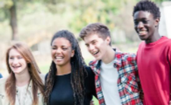 Jugendliche stellen Fragen